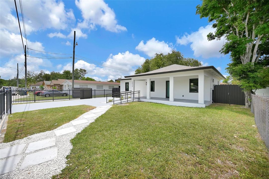 En Venta: $745,000 (3 camas, 2 baños, 1118 Pies cuadrados)