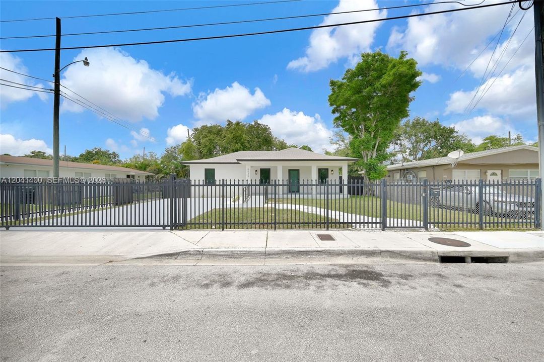 En Venta: $745,000 (3 camas, 2 baños, 1118 Pies cuadrados)