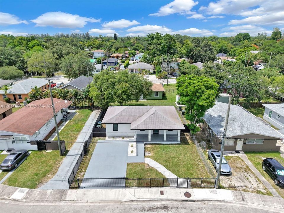 En Venta: $745,000 (3 camas, 2 baños, 1118 Pies cuadrados)