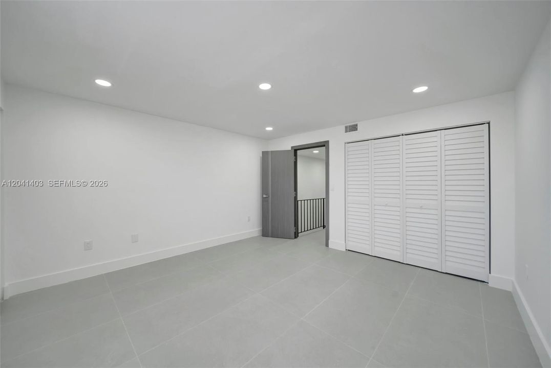 For Rent: $2,600 (2 beds, 1 baths, 1208 Square Feet)