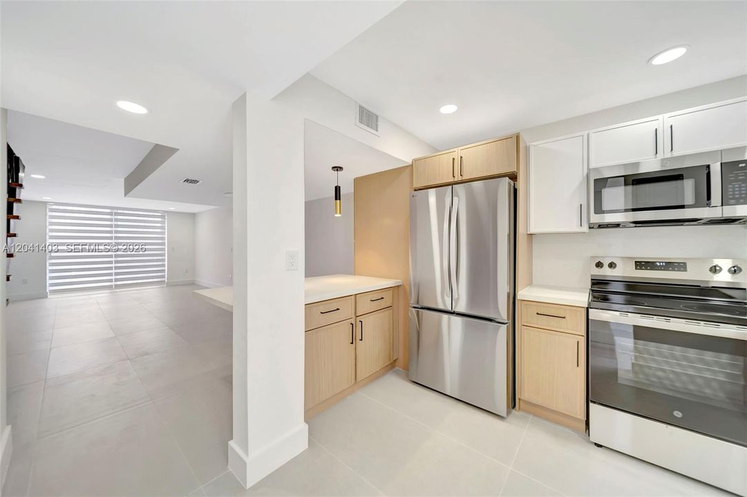 For Rent: $2,600 (2 beds, 1 baths, 1208 Square Feet)