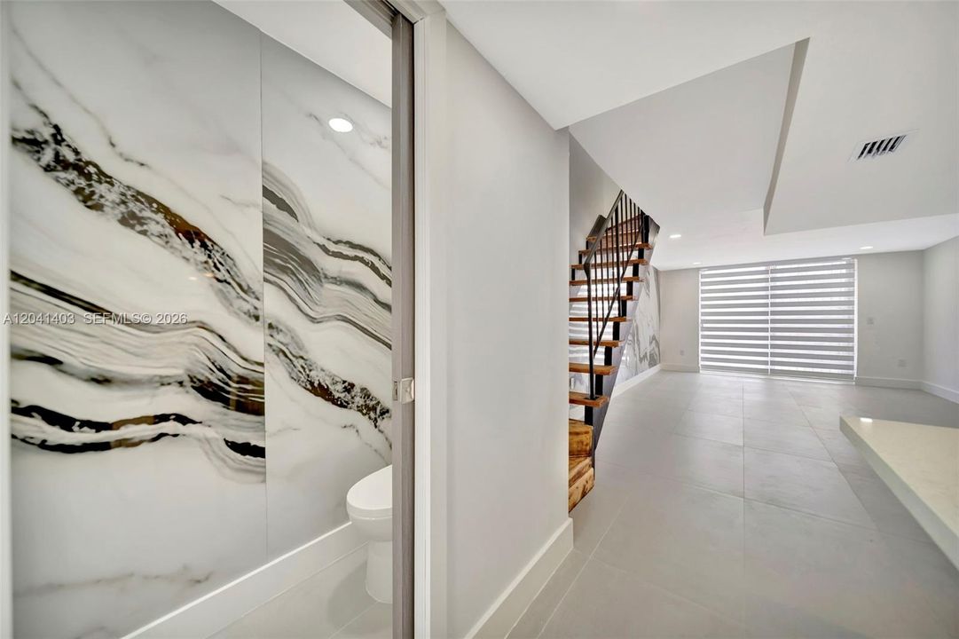 For Rent: $2,600 (2 beds, 1 baths, 1208 Square Feet)