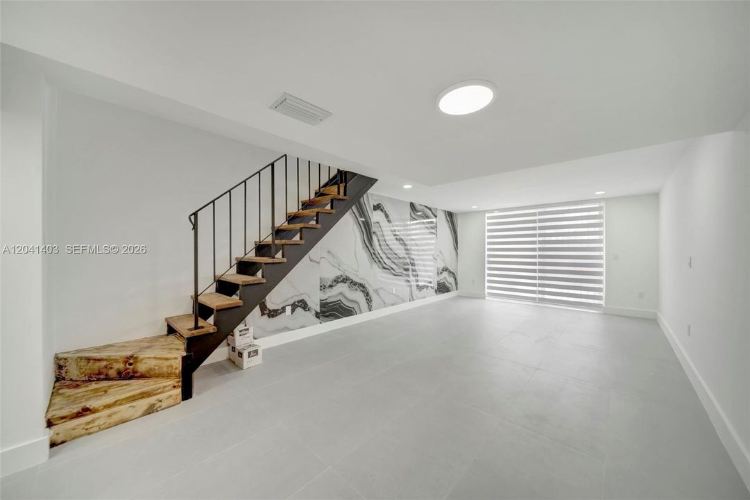 For Rent: $2,600 (2 beds, 1 baths, 1208 Square Feet)