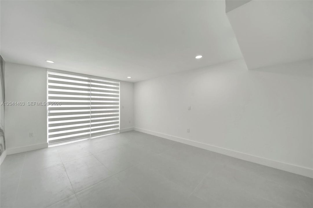 For Rent: $2,600 (2 beds, 1 baths, 1208 Square Feet)
