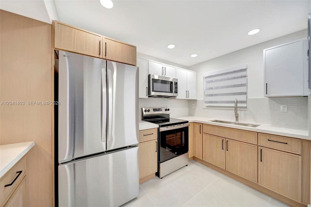 For Rent: $2,600 (2 beds, 1 baths, 1208 Square Feet)