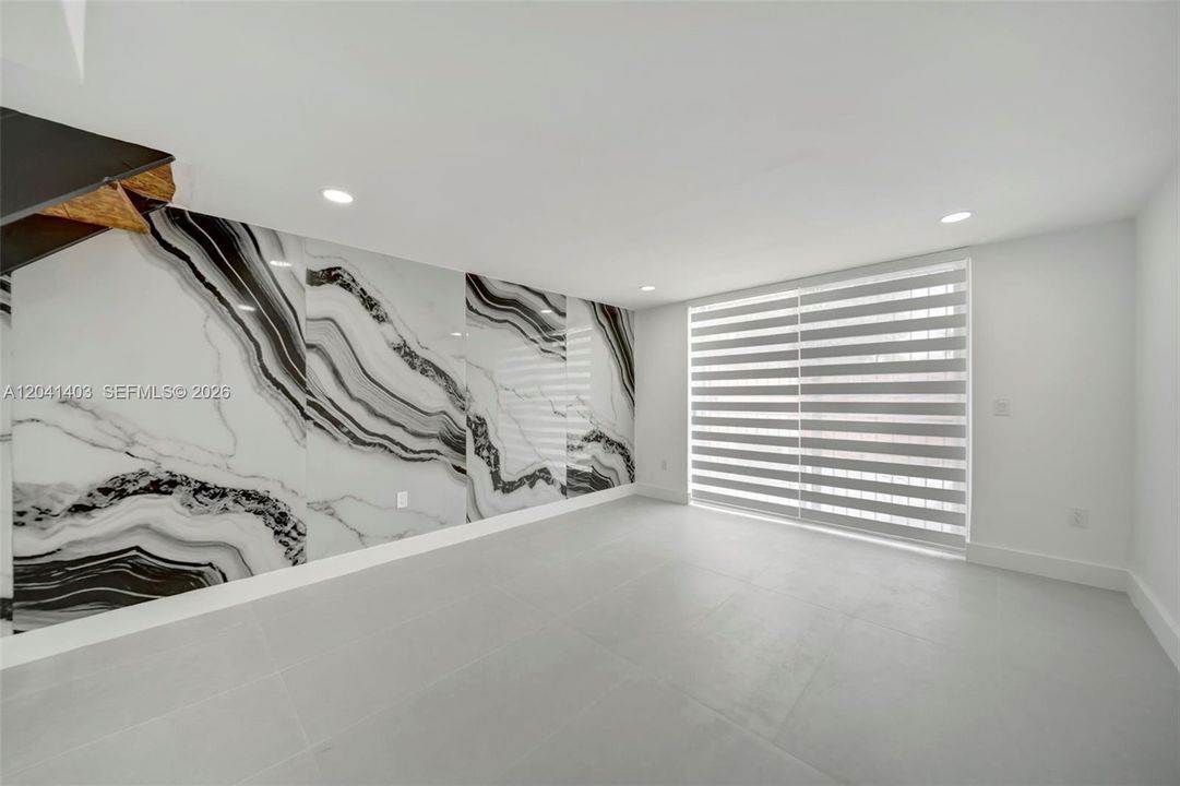For Rent: $2,600 (2 beds, 1 baths, 1208 Square Feet)