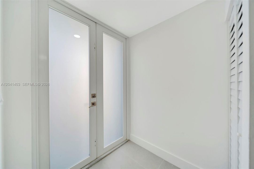 For Rent: $2,600 (2 beds, 1 baths, 1208 Square Feet)