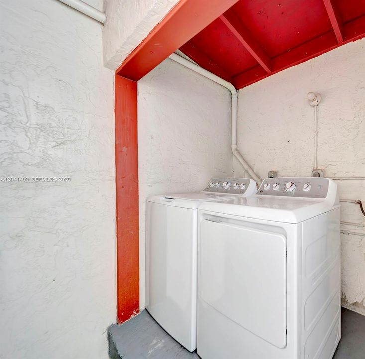 For Rent: $2,600 (2 beds, 1 baths, 1208 Square Feet)