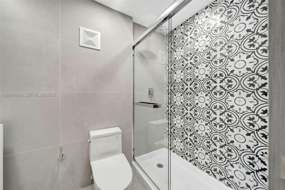 For Rent: $2,600 (2 beds, 1 baths, 1208 Square Feet)