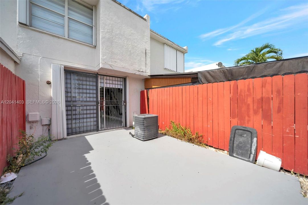 For Rent: $2,600 (2 beds, 1 baths, 1208 Square Feet)