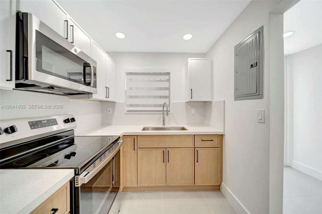 For Rent: $2,600 (2 beds, 1 baths, 1208 Square Feet)