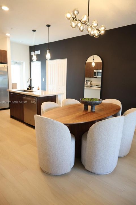 For Sale: $525,000 (3 beds, 2 baths, 1124 Square Feet)