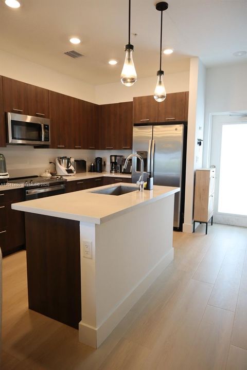For Sale: $525,000 (3 beds, 2 baths, 1124 Square Feet)