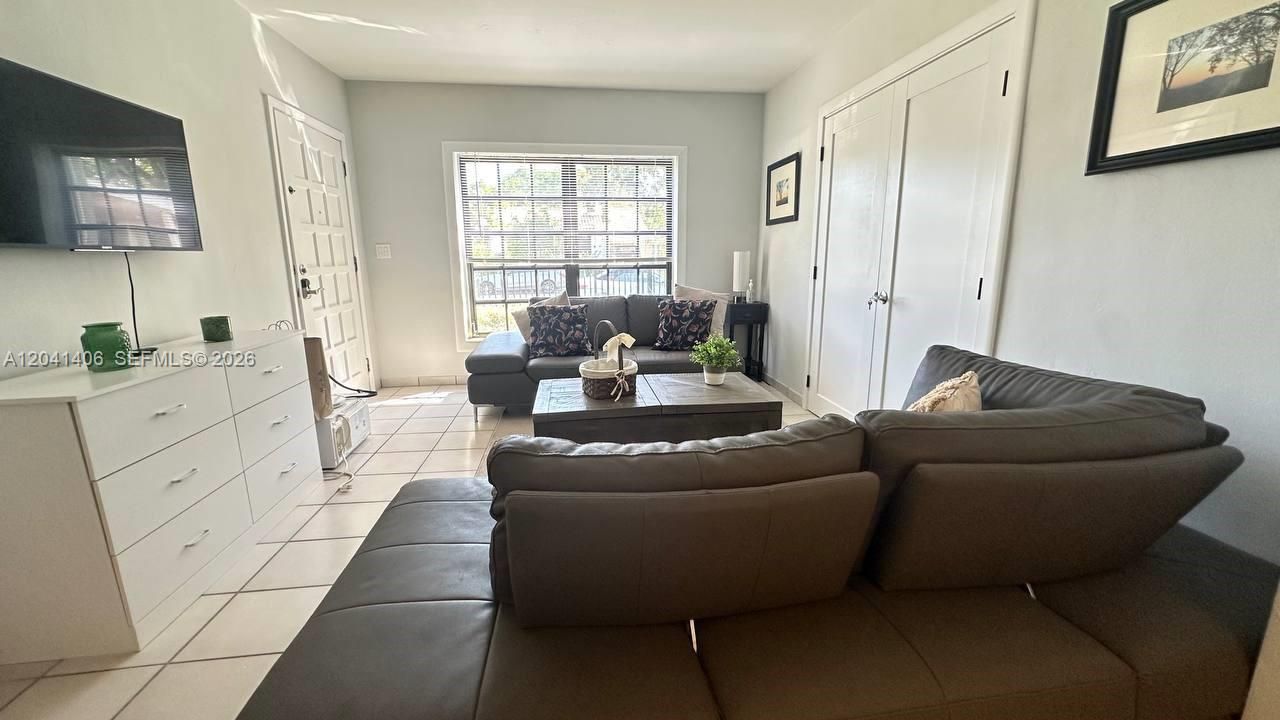 For Rent: $3,950 (3 beds, 2 baths, 1250 Square Feet)