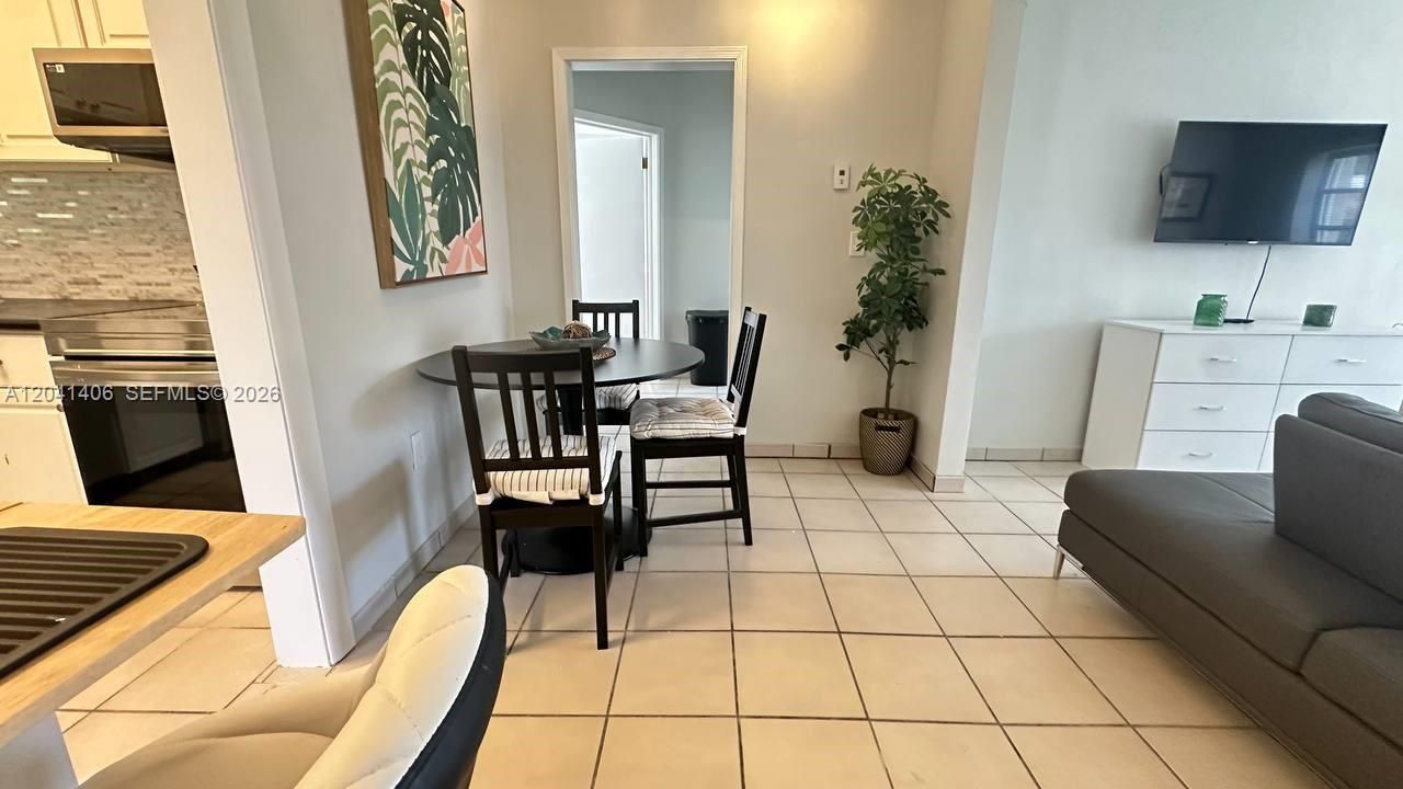For Rent: $3,950 (3 beds, 2 baths, 1250 Square Feet)