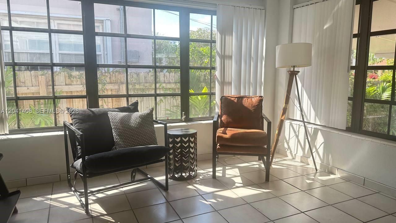 For Rent: $3,950 (3 beds, 2 baths, 1250 Square Feet)