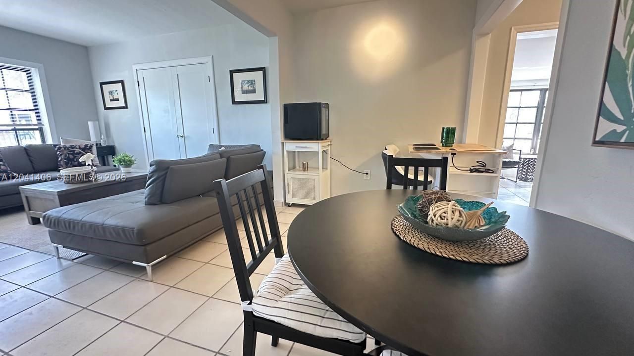 For Rent: $3,950 (3 beds, 2 baths, 1250 Square Feet)