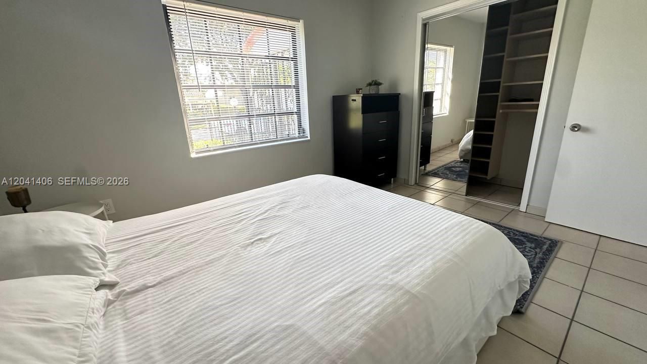 For Rent: $3,950 (3 beds, 2 baths, 1250 Square Feet)