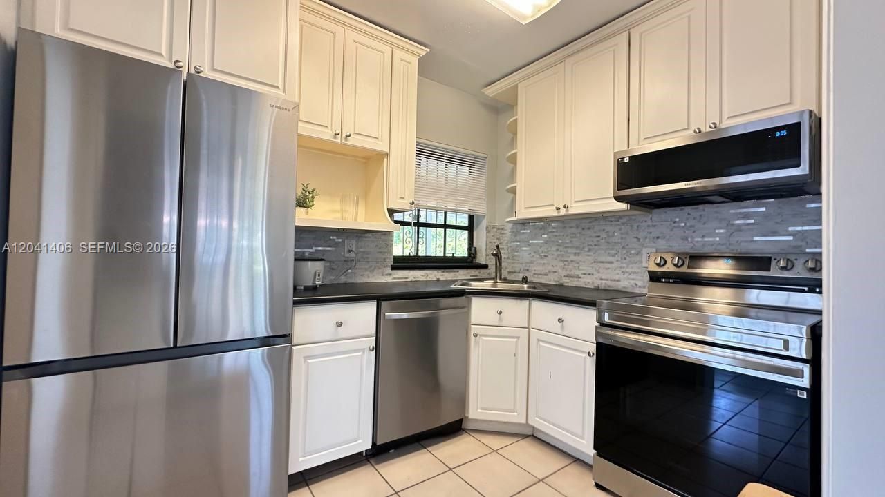 For Rent: $3,950 (3 beds, 2 baths, 1250 Square Feet)
