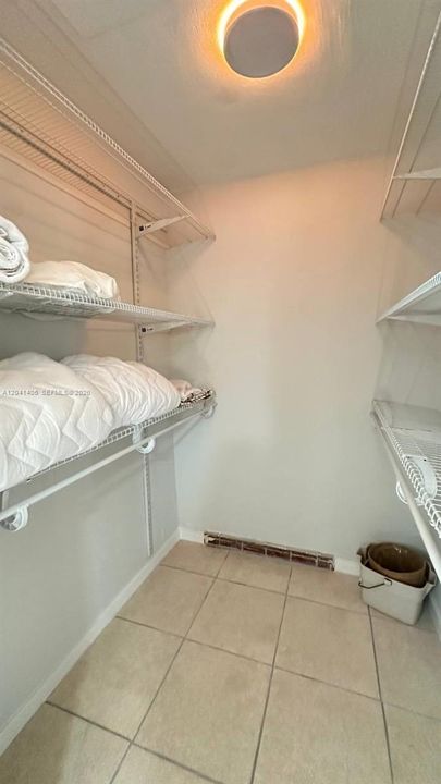 For Rent: $3,950 (3 beds, 2 baths, 1250 Square Feet)
