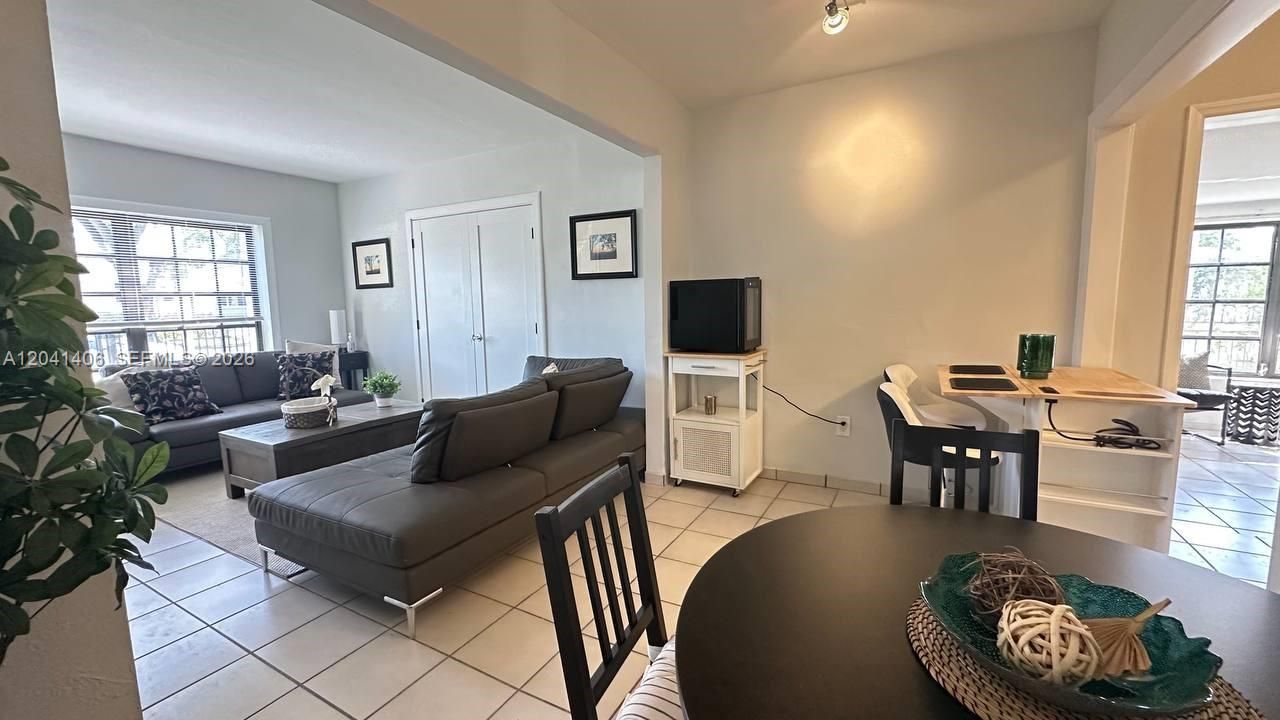 For Rent: $3,950 (3 beds, 2 baths, 1250 Square Feet)