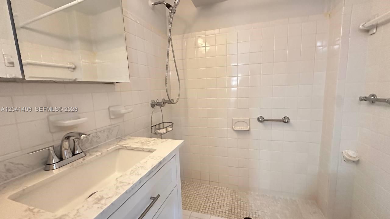 For Rent: $3,950 (3 beds, 2 baths, 1250 Square Feet)