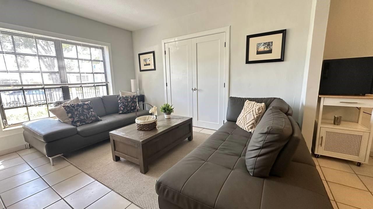 For Rent: $3,950 (3 beds, 2 baths, 1250 Square Feet)