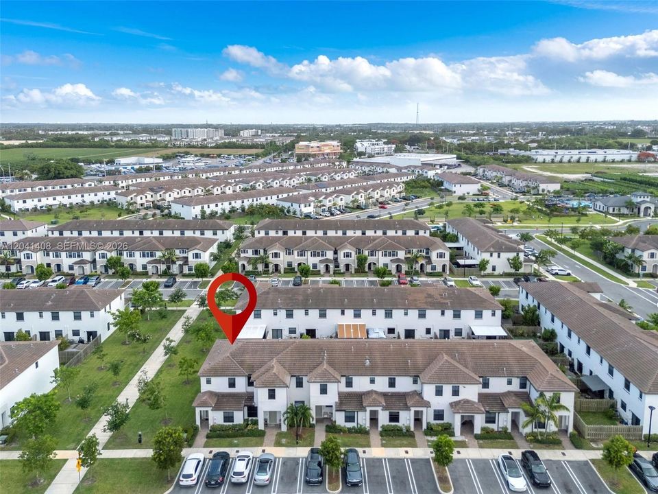 En Venta: $435,000 (3 camas, 3 baños, 1328 Pies cuadrados)