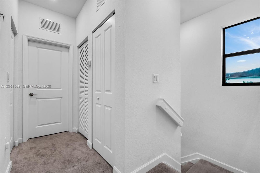 En Venta: $435,000 (3 camas, 3 baños, 1328 Pies cuadrados)