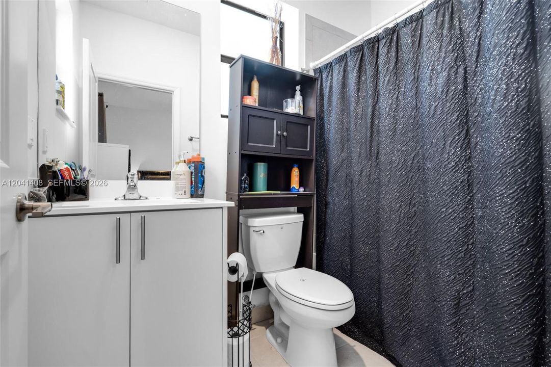 En Venta: $435,000 (3 camas, 3 baños, 1328 Pies cuadrados)