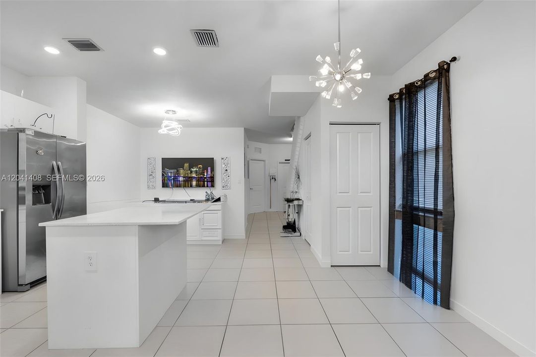 En Venta: $435,000 (3 camas, 3 baños, 1328 Pies cuadrados)