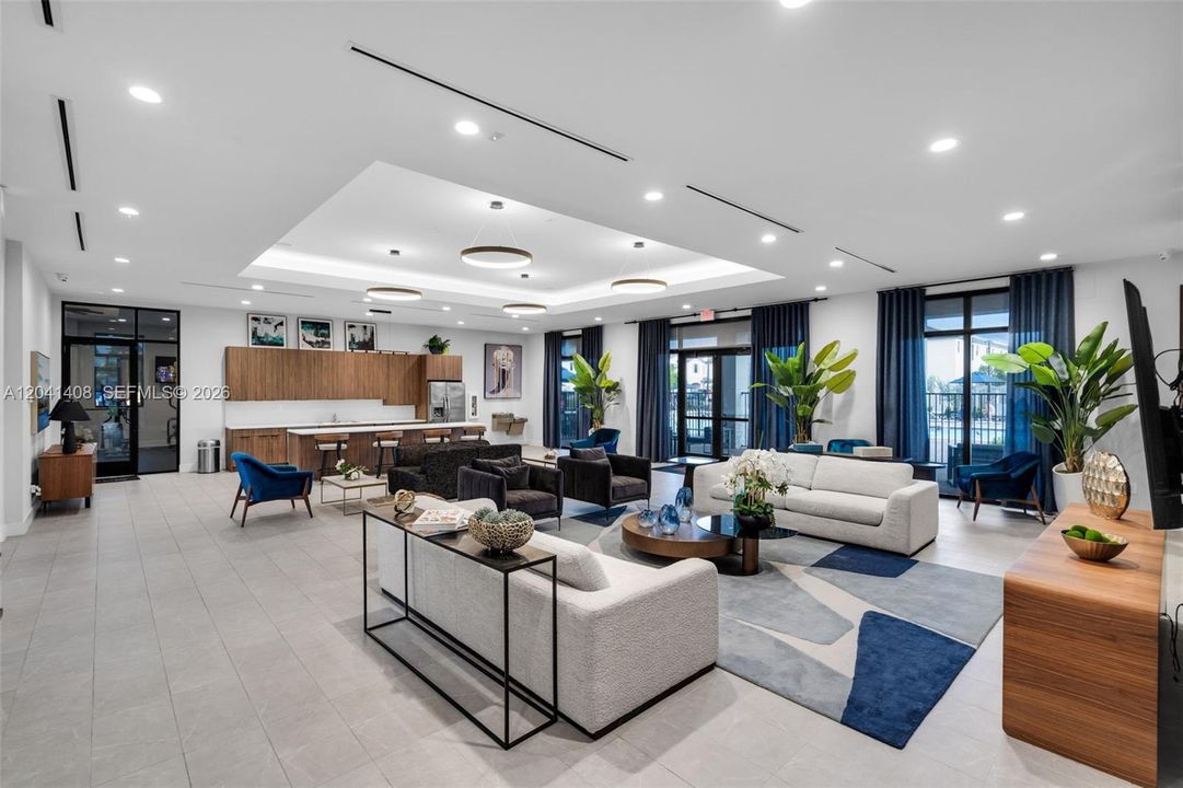 En Venta: $435,000 (3 camas, 3 baños, 1328 Pies cuadrados)