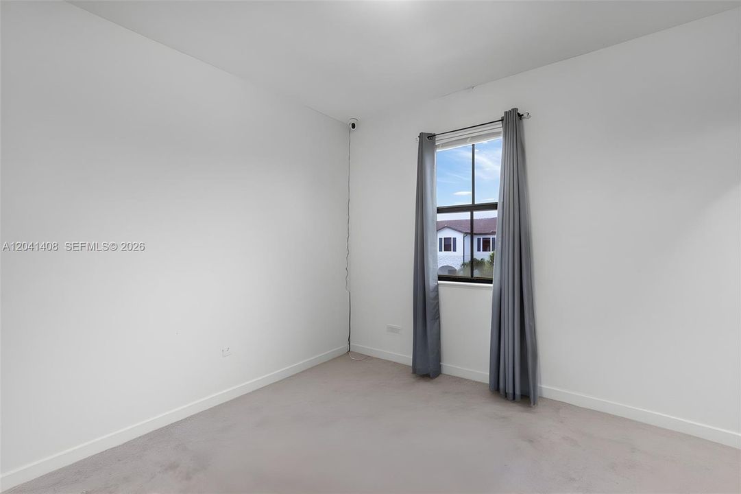 En Venta: $435,000 (3 camas, 3 baños, 1328 Pies cuadrados)
