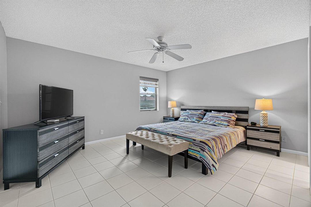 037-10223NorthCircleLakeDrive-201-Boynto