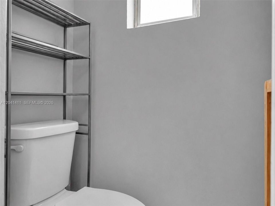 На продажу: $600,000 (5 спален, 2 ванн, 2010 Квадратных фут)