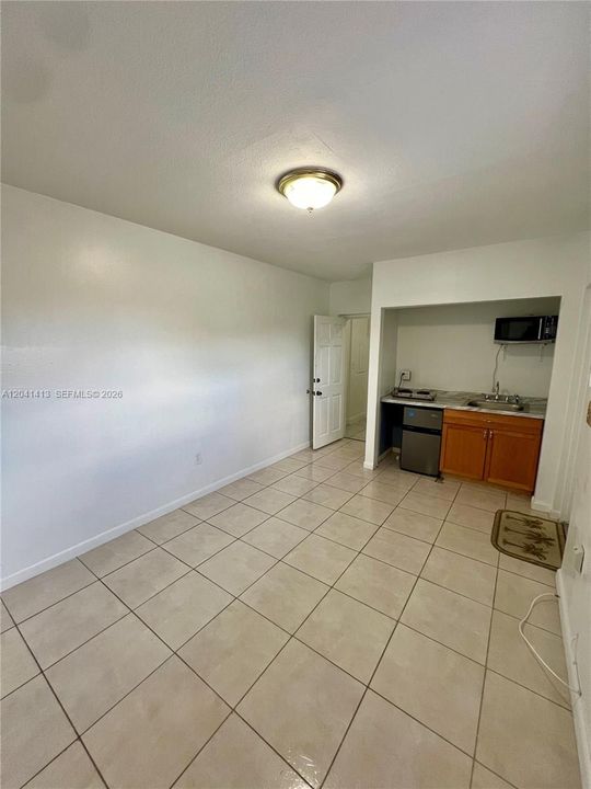 For Rent: $1,400 (1 beds, 1 baths, 1277 Square Feet)