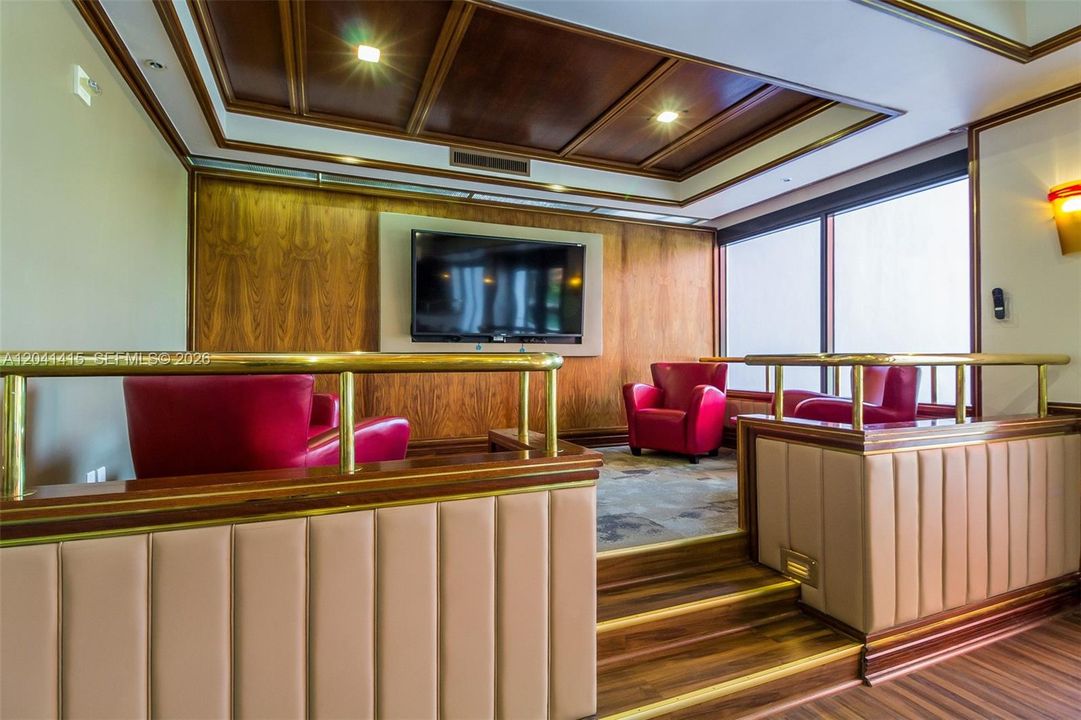 На продажу: $1,350,000 (2 спален, 2 ванн, 2005 Квадратных фут)