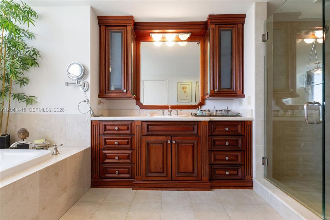 На продажу: $1,350,000 (2 спален, 2 ванн, 2005 Квадратных фут)