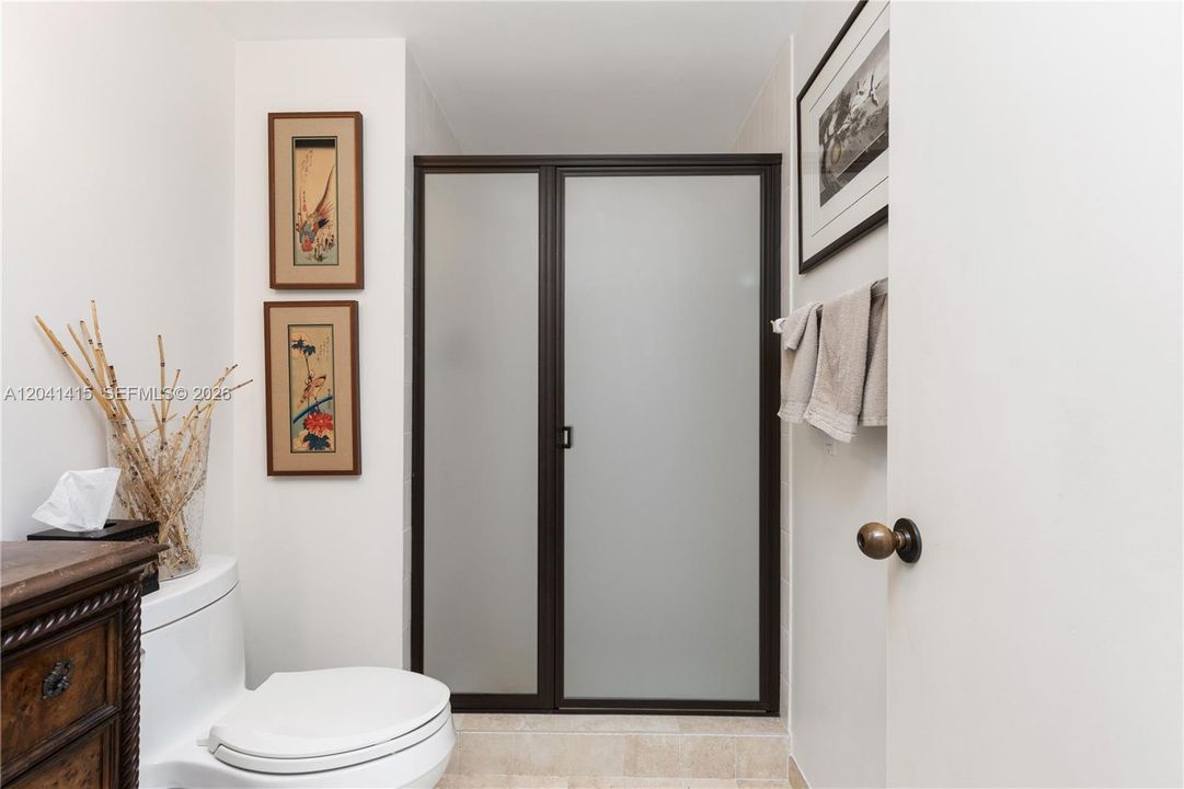 На продажу: $1,350,000 (2 спален, 2 ванн, 2005 Квадратных фут)