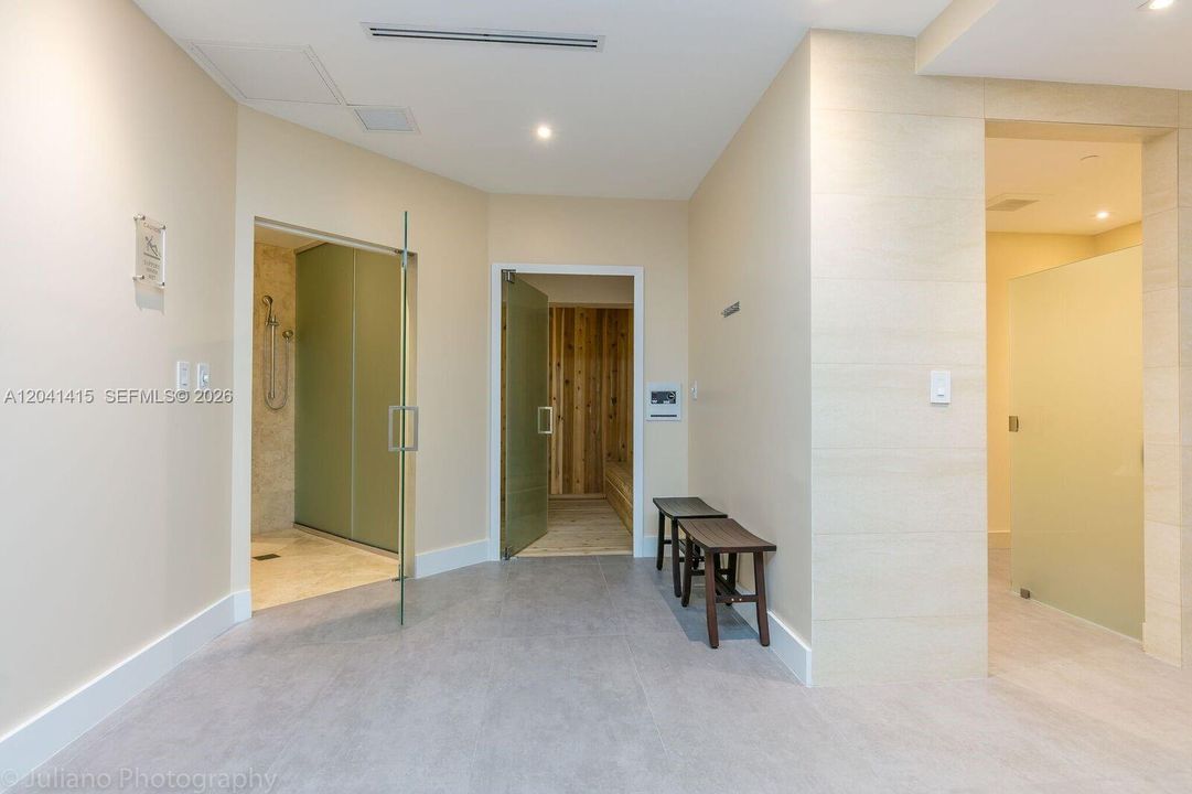 На продажу: $1,350,000 (2 спален, 2 ванн, 2005 Квадратных фут)