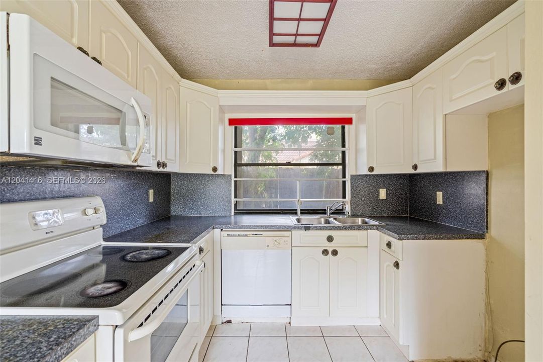 На продажу: $450,000 (2 спален, 2 ванн, 1582 Квадратных фут)
