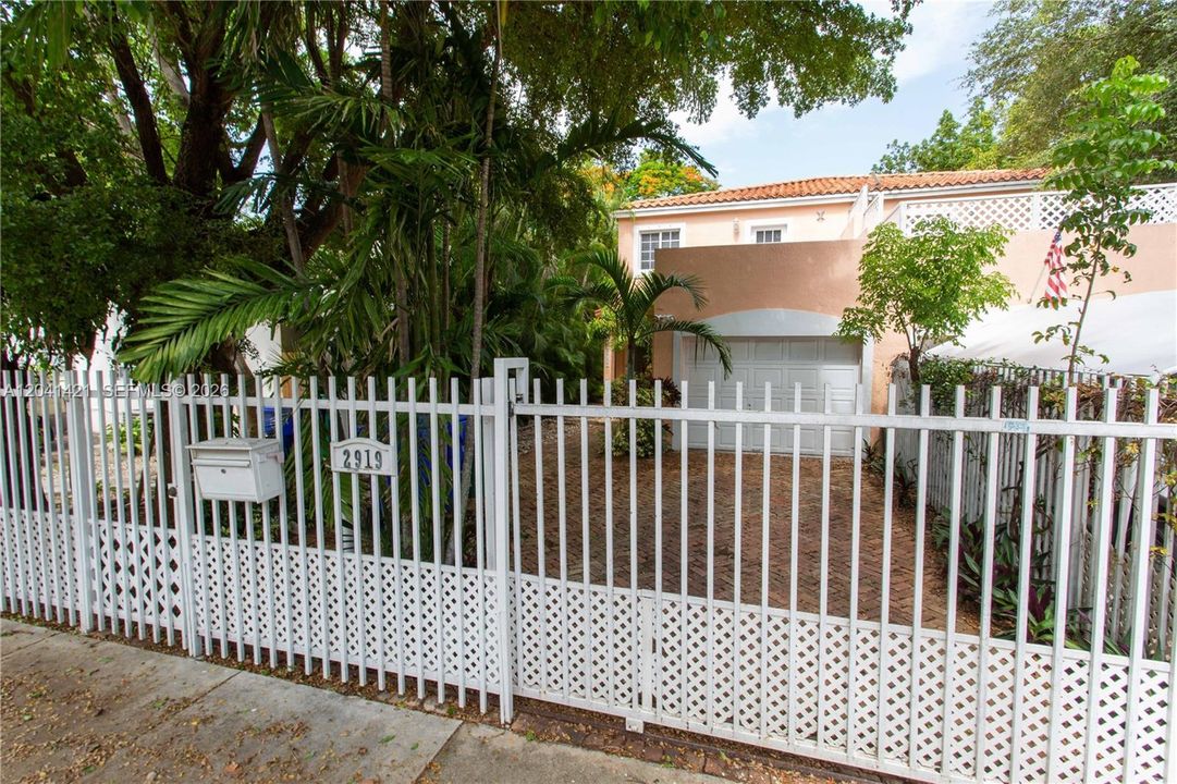 En Renta: $5,900 (3 camas, 2 baños, 2040 Pies cuadrados)