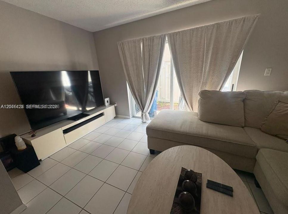 For Rent: $2,450 (2 beds, 2 baths, 1188 Square Feet)