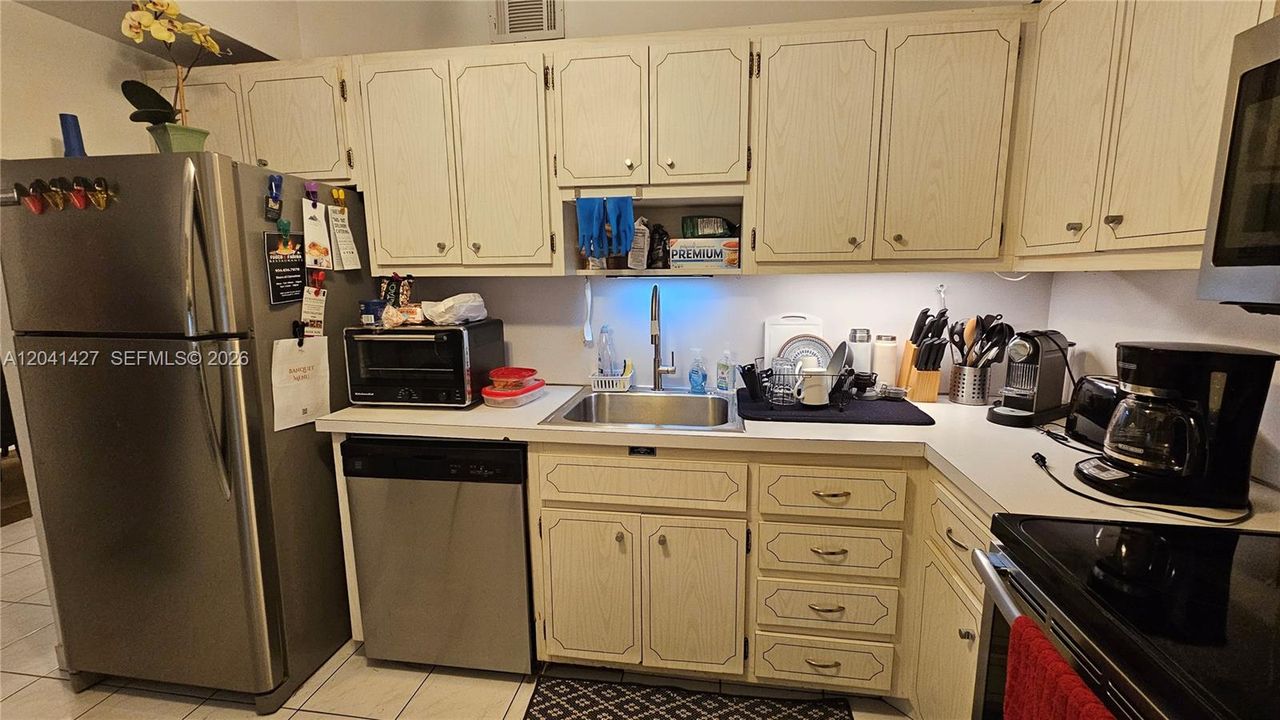В аренду: $3,400 (1 спален, 1 ванн, 870 Квадратных фут)
