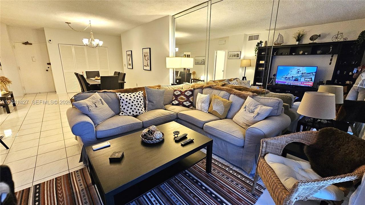 В аренду: $3,400 (1 спален, 1 ванн, 870 Квадратных фут)