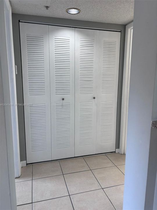 For Rent: $1,750 (1 beds, 1 baths, 687 Square Feet)