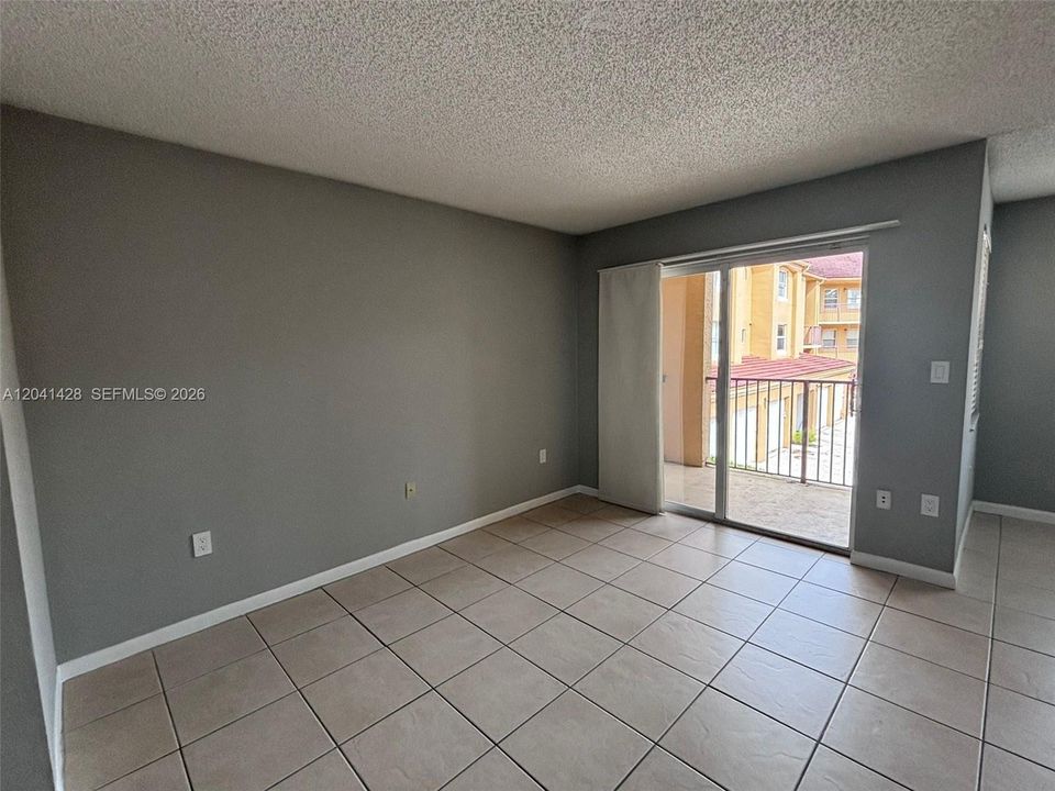 For Rent: $1,750 (1 beds, 1 baths, 687 Square Feet)