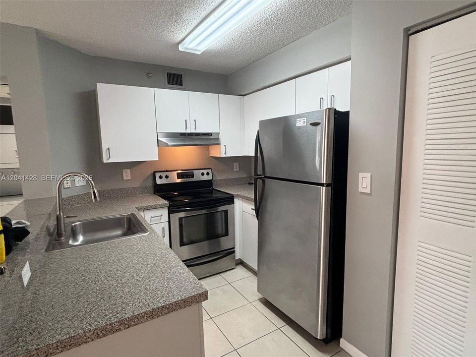 For Rent: $1,750 (1 beds, 1 baths, 687 Square Feet)