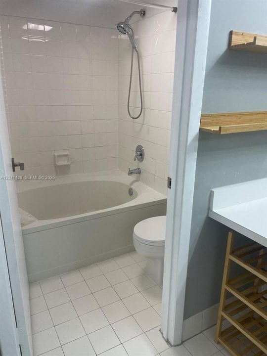 For Rent: $1,750 (1 beds, 1 baths, 687 Square Feet)