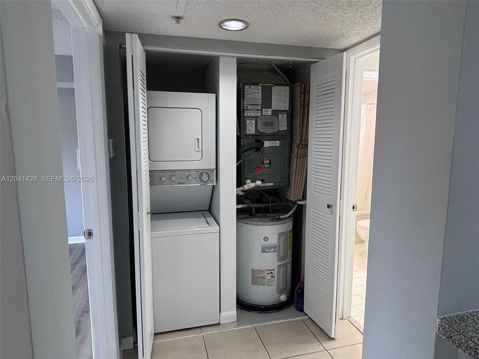 For Rent: $1,750 (1 beds, 1 baths, 687 Square Feet)